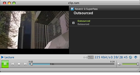 RealPlayer avec à gauche le contenu vidéo et à droite les infos apparentées